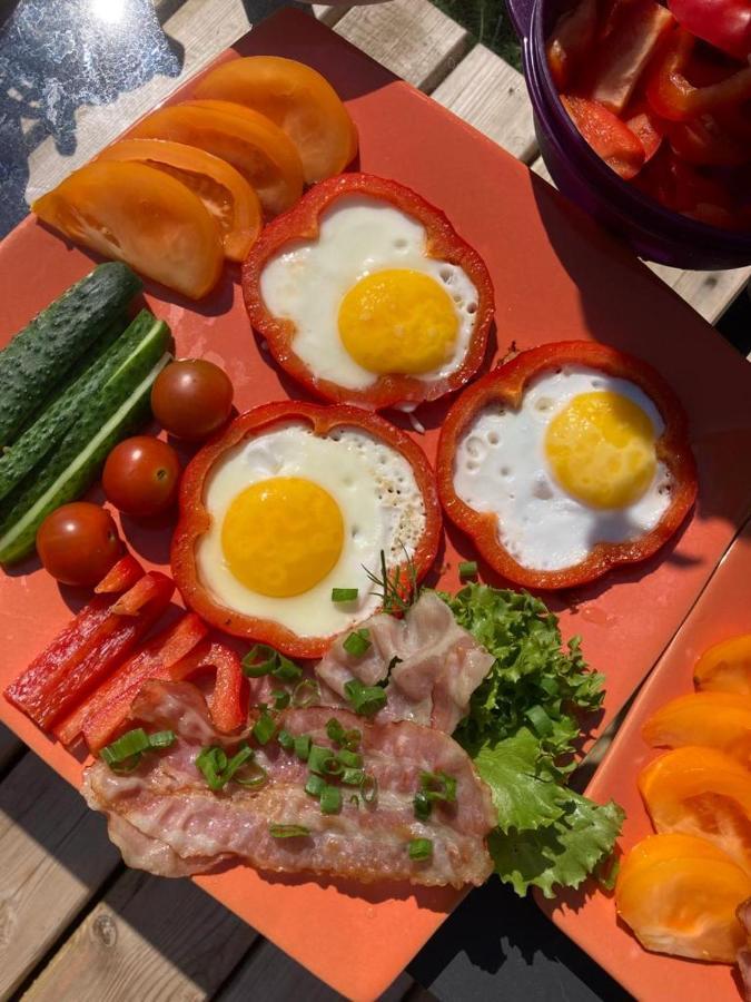 Gasthaus Starp debesīm un zemi Krāslava Exterior foto